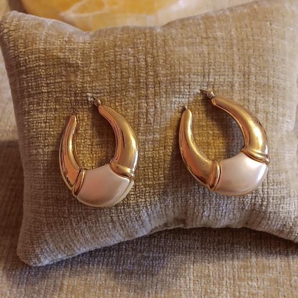 Gold Tone and Cream Post Pierced Earrings - Picture 3 of 6